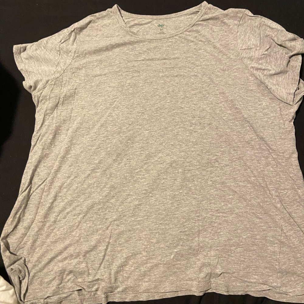 grey short sleeved workout top